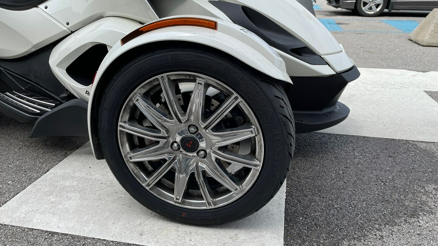 2015 Can-Am Spyder® ST Limited - SE5