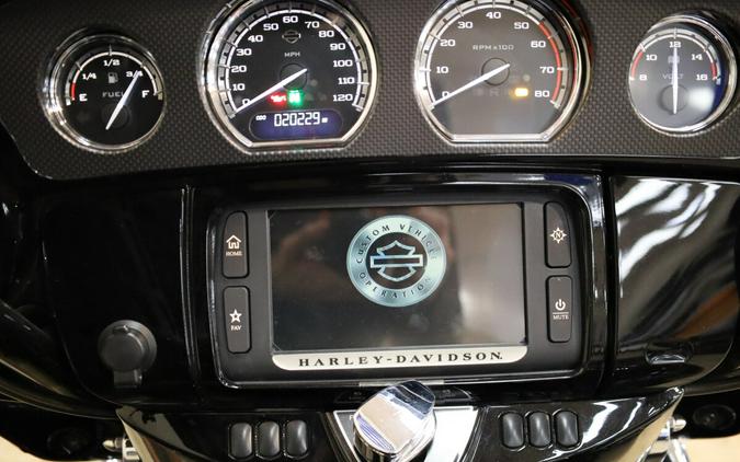 FLHXSE 2015 CVO™ Street Glide®