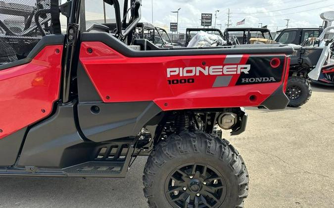 2024 Honda® Pioneer 1000-6 Deluxe Crew