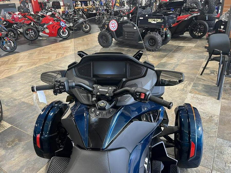 2024 Can-Am® Spyder RT Limited Dark Wheels