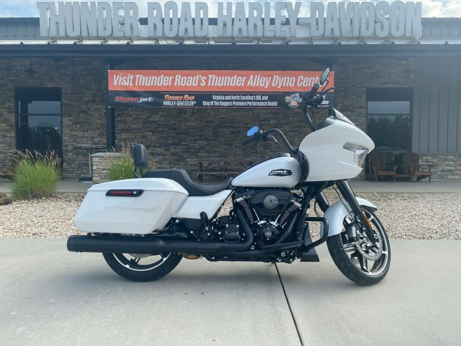 2024 Harley-Davidson Road Glide™ White Onyx Pearl - Black Finish