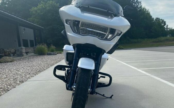 2024 Harley-Davidson Road Glide™ White Onyx Pearl - Black Finish