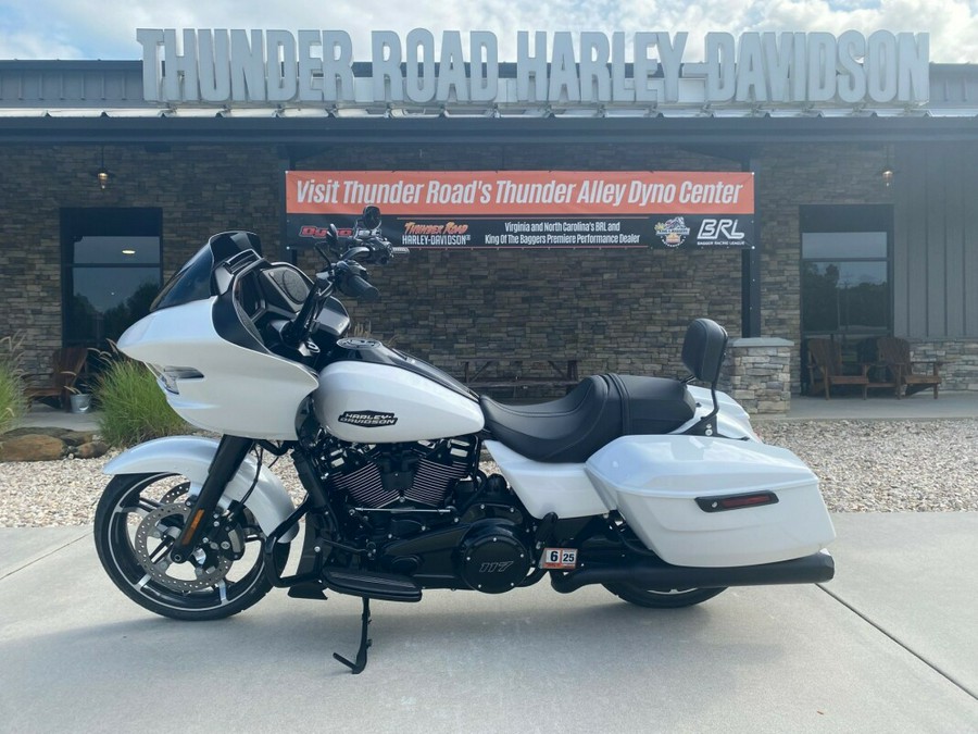 2024 Harley-Davidson Road Glide™ White Onyx Pearl - Black Finish