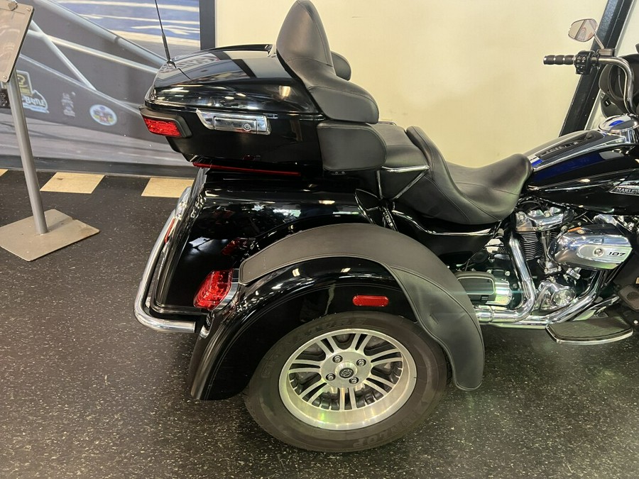 2018 Harley-Davidson Tri Glide Ultra Vivid Black FLHTCUTG