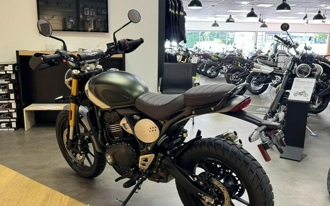 2024 Triumph Scrambler 400 X Matte Khaki Green / Fusion White