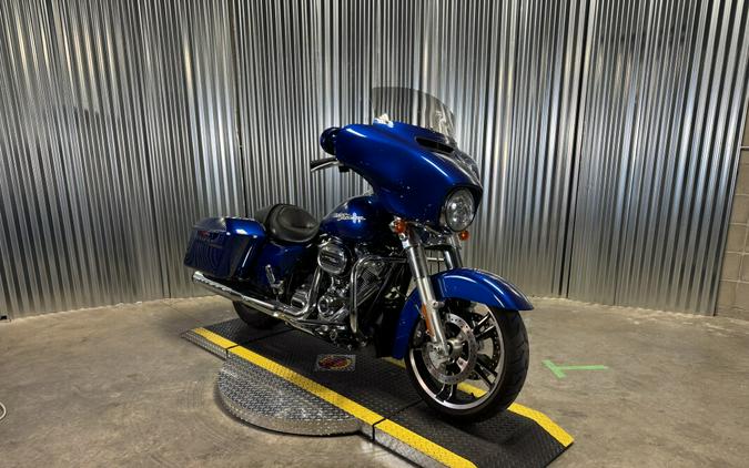 2017 Harley-Davidson Street Glide Superior Blue