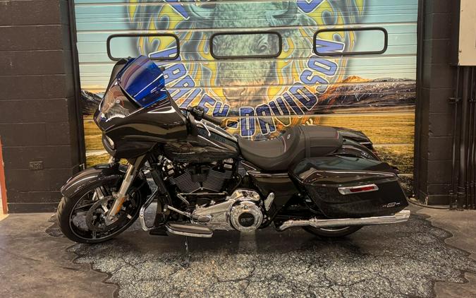 2026 Harley-Davidson® Street Glide® Midnight Ember Chrome Trim (1HD1KB716TB619539)