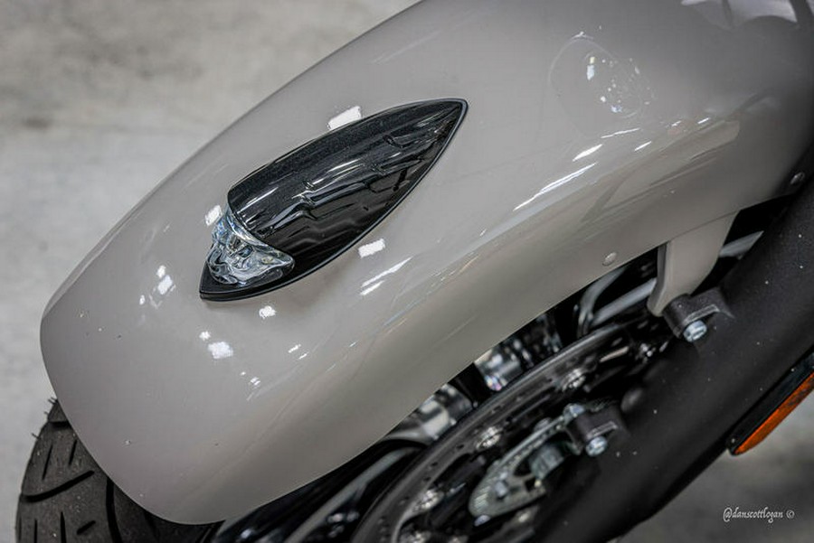 2023 Indian Motorcycle® Chieftain® Dark Horse® Quartz Gray