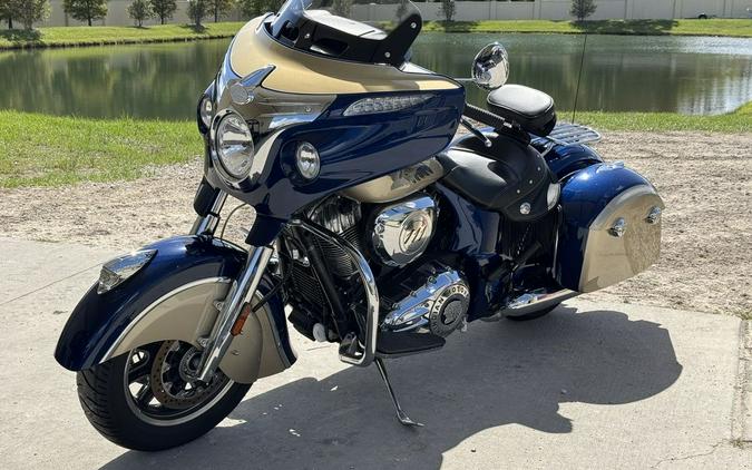 2019 Indian Motorcycle® Chieftain® Classic Deep Water Metallic / Dirt Track Tan
