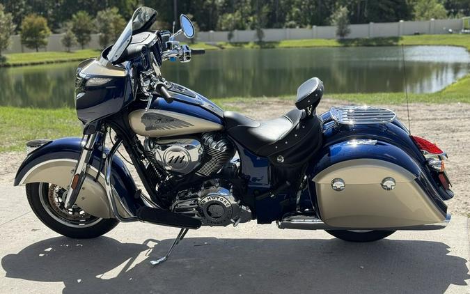 2019 Indian Motorcycle® Chieftain® Classic Deep Water Metallic / Dirt Track Tan