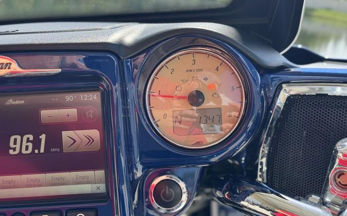 2019 Indian Motorcycle® Chieftain® Classic Deep Water Metallic / Dirt Track Tan