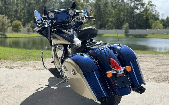 2019 Indian Motorcycle® Chieftain® Classic Deep Water Metallic / Dirt Track Tan