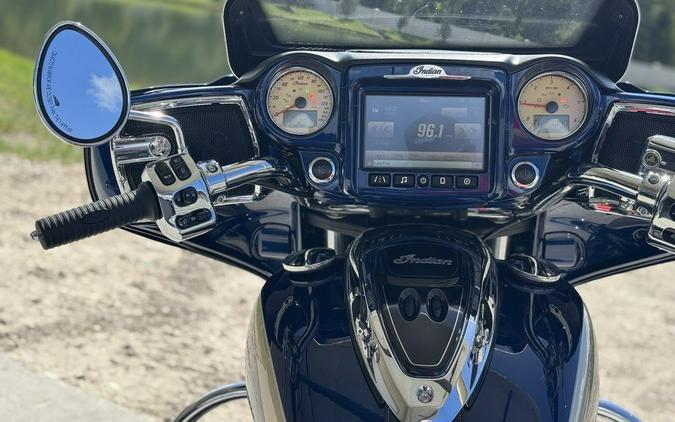 2019 Indian Motorcycle® Chieftain® Classic Deep Water Metallic / Dirt Track Tan