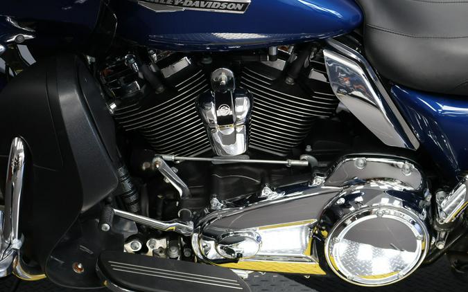2022 Harley-Davidson® Road Glide® Reef Blue