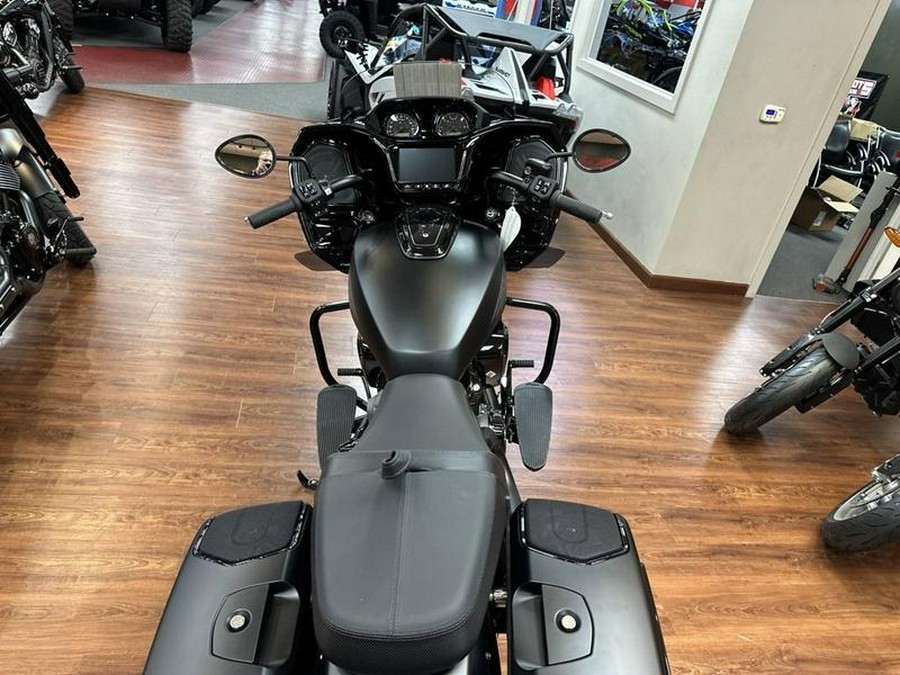 2024 Indian Motorcycle® Challenger® Dark Horse® w/PowerBand Audio Pkg Black Smoke