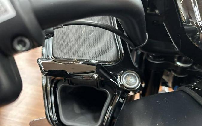 2024 Indian Motorcycle® Challenger® Dark Horse® w/PowerBand Audio Pkg Black Smoke