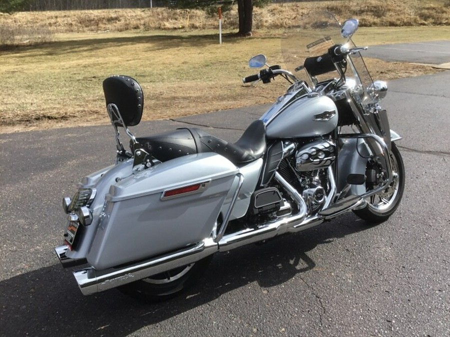 2019 Harley-Davidson® Road King® Barracuda Silver