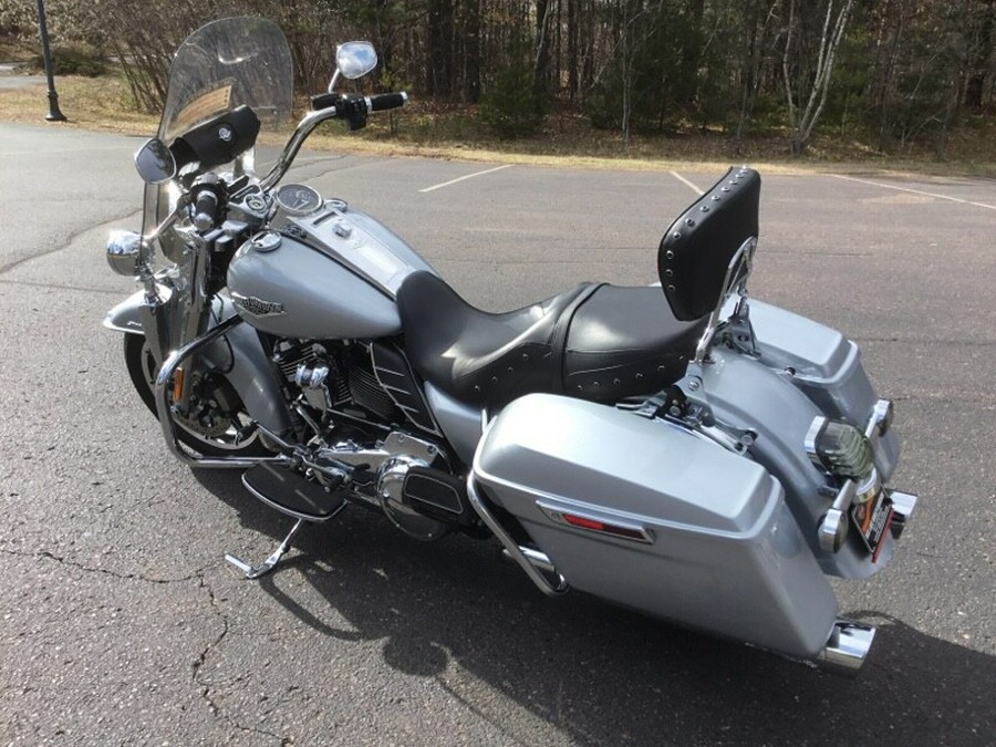 2019 Harley-Davidson® Road King® Barracuda Silver