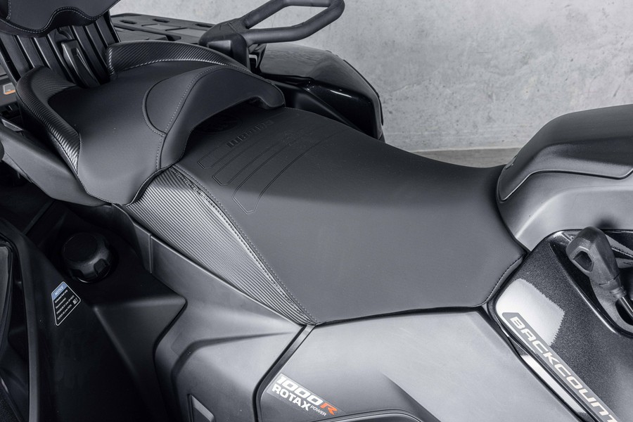 2027 Can-Am OUTLANDER MAX BACKCOUNTRY 1000R - VJ000055