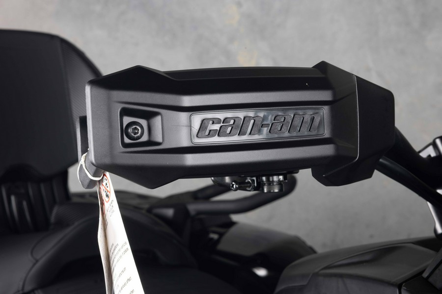 2027 Can-Am OUTLANDER MAX BACKCOUNTRY 1000R - VJ000055