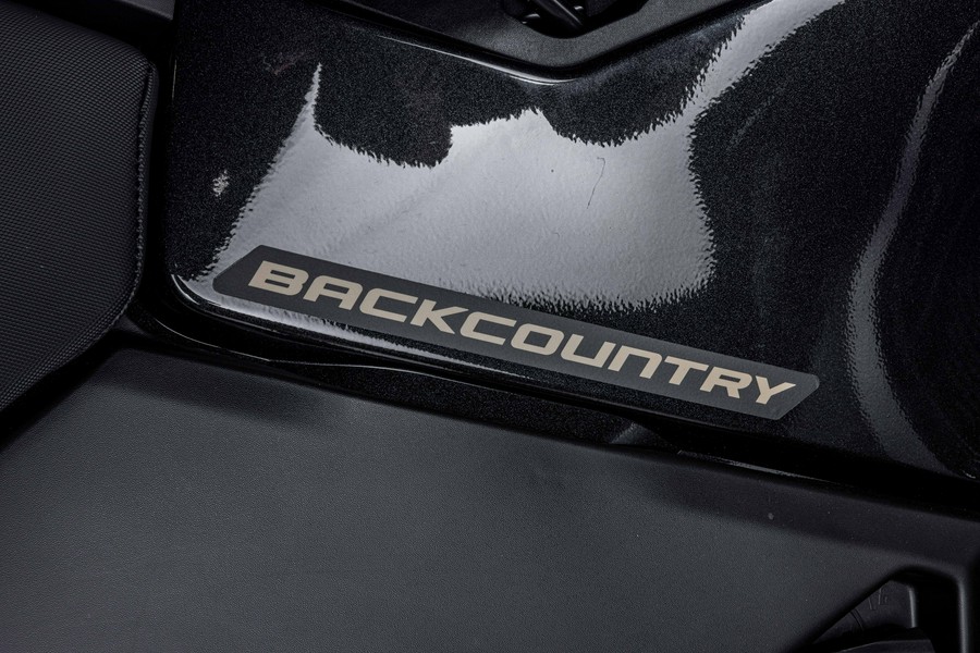 2027 Can-Am OUTLANDER MAX BACKCOUNTRY 1000R - VJ000055