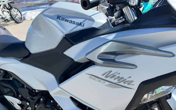 2025 Kawasaki Ninja® 500 Base