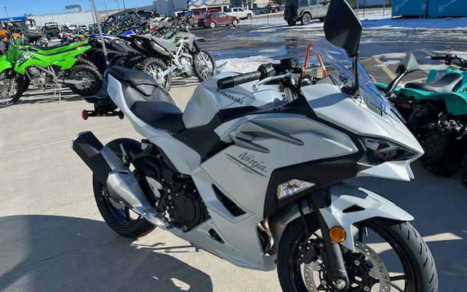 2025 Kawasaki Ninja® 500 Base