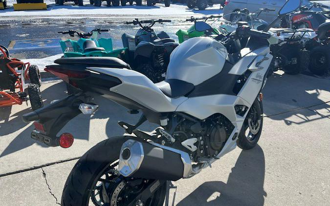 2025 Kawasaki Ninja® 500 Base