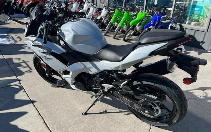 2025 Kawasaki Ninja® 500 Base