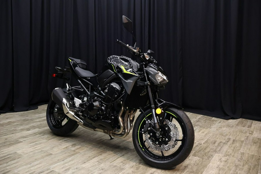 2024 Kawasaki Z900 ABS Metallic Spark Black/Metallic Matte Dark