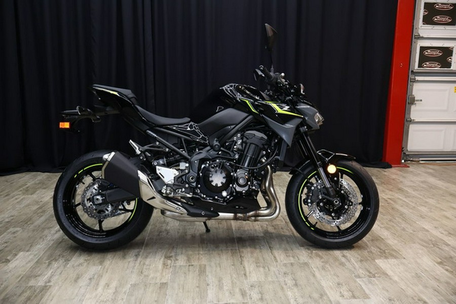 2024 Kawasaki Z900 ABS Metallic Spark Black/Metallic Matte Dark