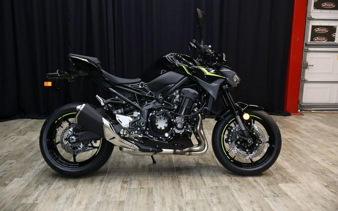 2024 Kawasaki Z900 ABS Metallic Spark Black/Metallic Matte Dark