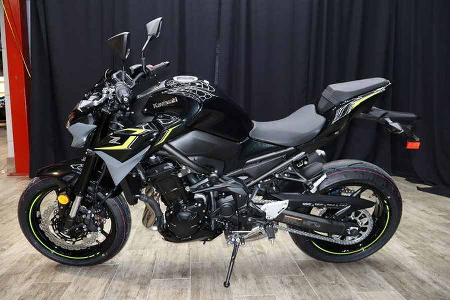 2024 Kawasaki Z900 ABS Metallic Spark Black/Metallic Matte Dark