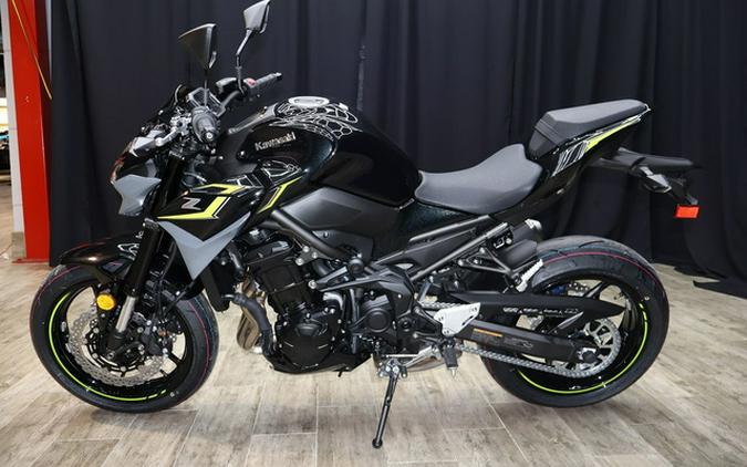 2024 Kawasaki Z900 ABS Metallic Spark Black/Metallic Matte Dark