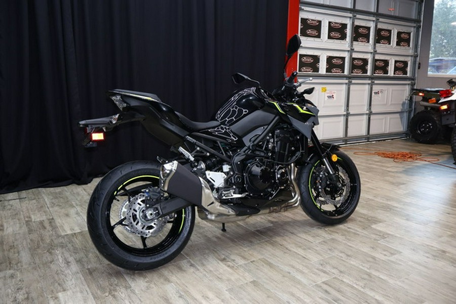 2024 Kawasaki Z900 ABS Metallic Spark Black/Metallic Matte Dark