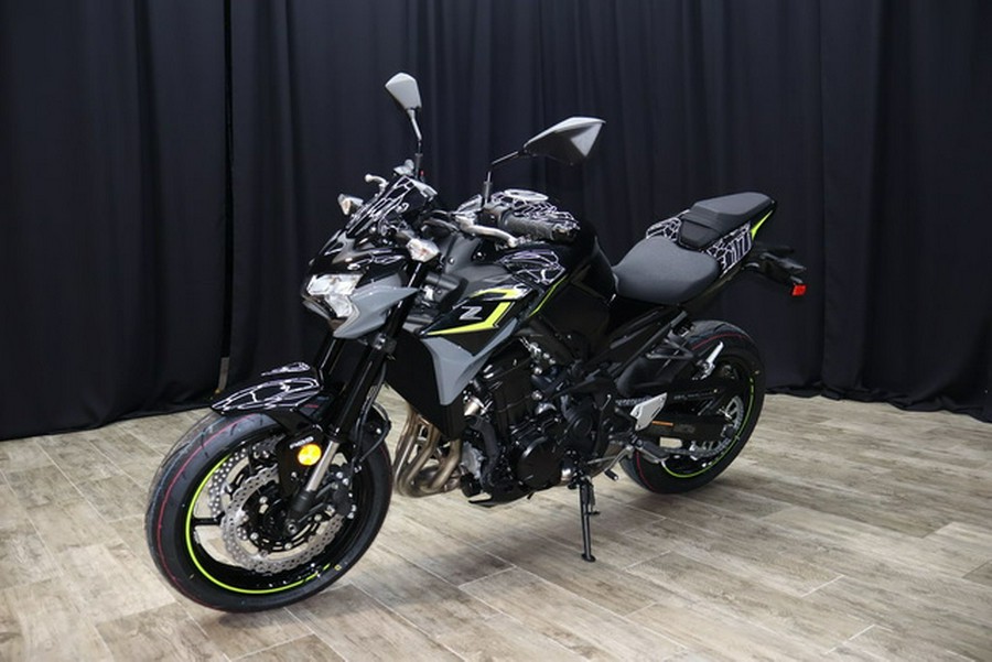 2024 Kawasaki Z900 ABS Metallic Spark Black/Metallic Matte Dark