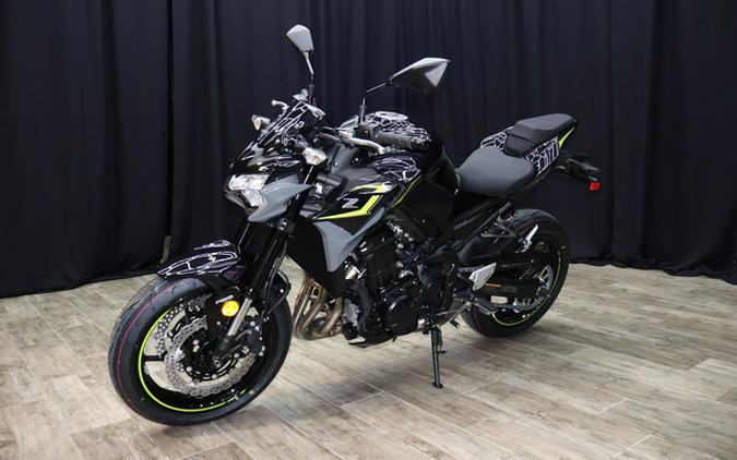 2024 Kawasaki Z900 ABS Metallic Spark Black/Metallic Matte Dark