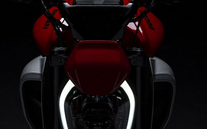 2024 Ducati Diavel V4 Red DEMO