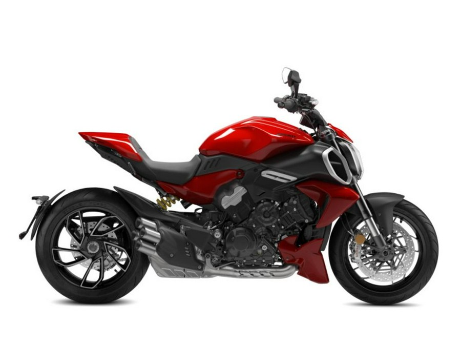 2024 Ducati Diavel V4 Red DEMO