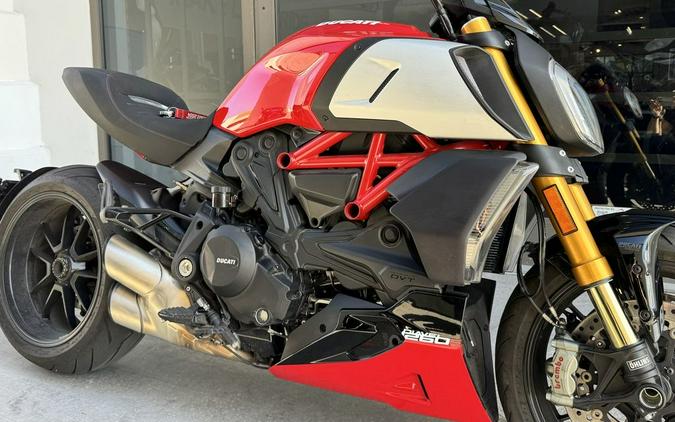 2021 Ducati Diavel 1260 S Ducati Red