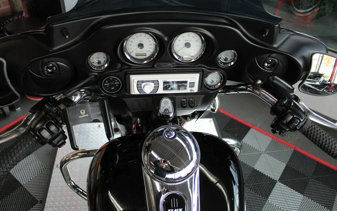 2012 Harley-Davidson® Street Glide Base