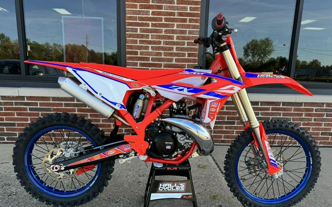 FIRST LOOK! 2024 BETA 300RX MOTOCROSS