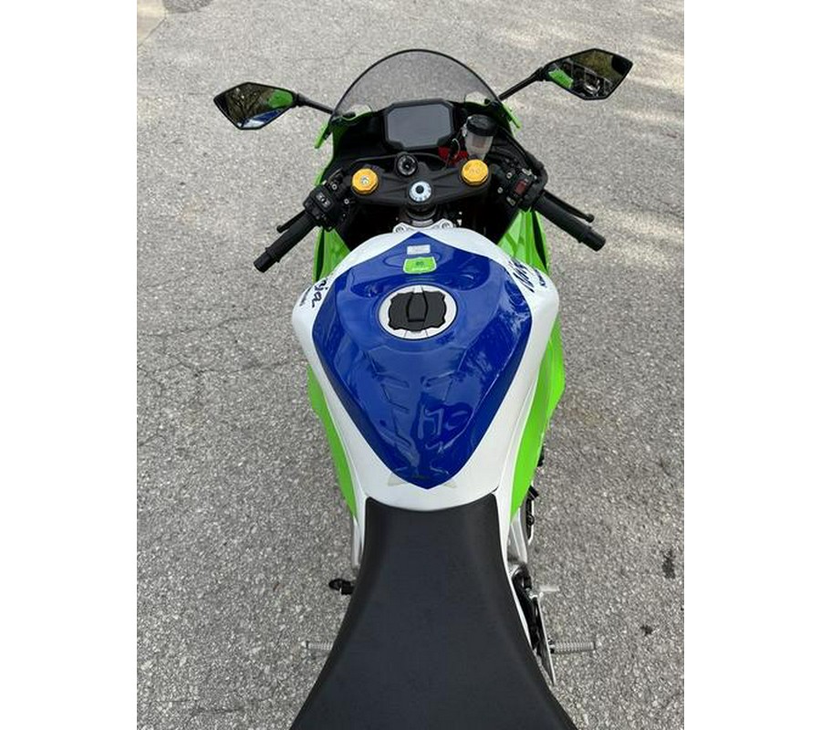 2024 Kawasaki Ninja® ZX™-6R ABS Pearl Robotic White/Metallic Graphite Gray