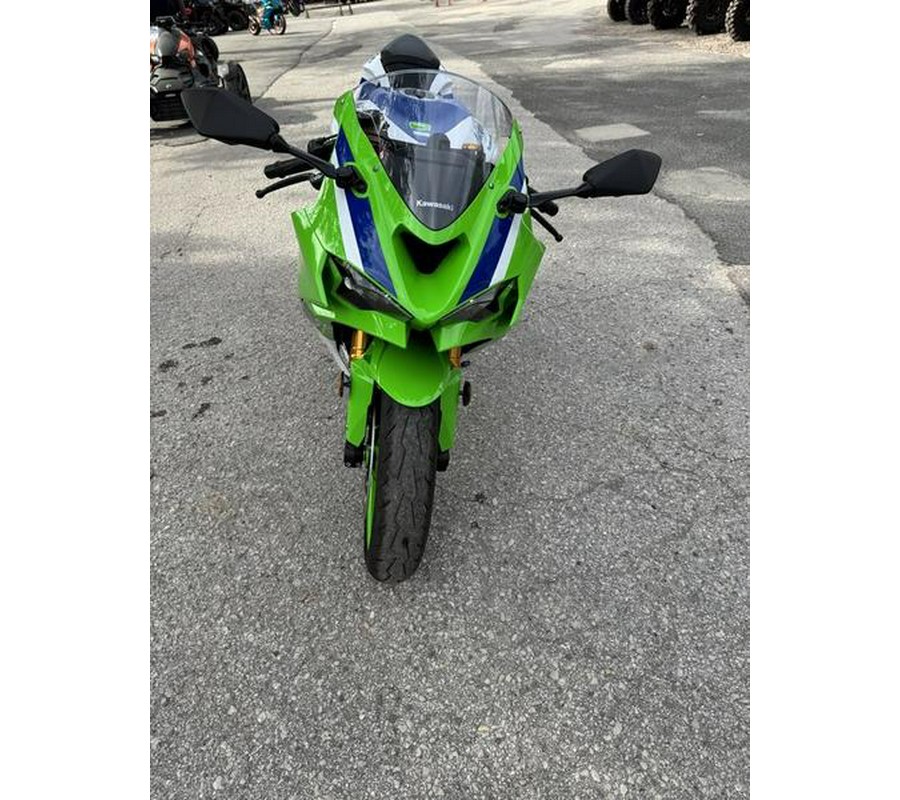 2024 Kawasaki Ninja® ZX™-6R ABS Pearl Robotic White/Metallic Graphite Gray