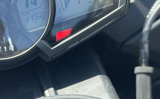 2022 Kawasaki Ninja® ZX™-6R Metallic Matte Twilight Blue/Metallic Diablo Black