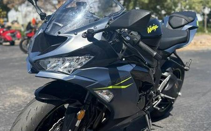 2022 Kawasaki Ninja® ZX™-6R Metallic Matte Twilight Blue/Metallic Diablo Black