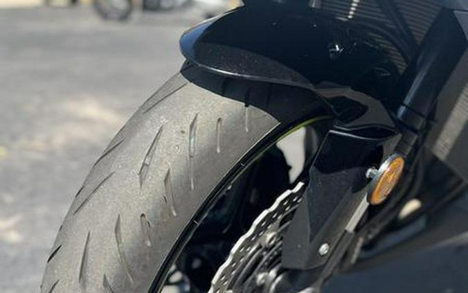 2022 Kawasaki Ninja® ZX™-6R Metallic Matte Twilight Blue/Metallic Diablo Black