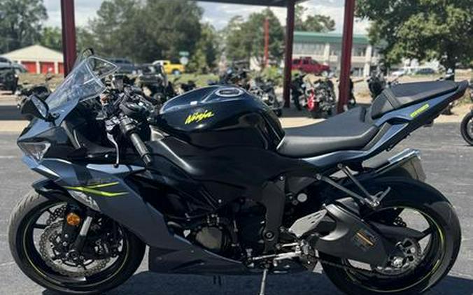 2022 Kawasaki Ninja® ZX™-6R Metallic Matte Twilight Blue/Metallic Diablo Black
