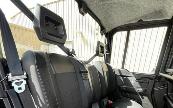 2026 Can-Am Defender MAX XT CAB HD11