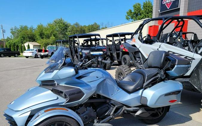 2022 Can-Am® Spyder F3 Limited Dark Wheels